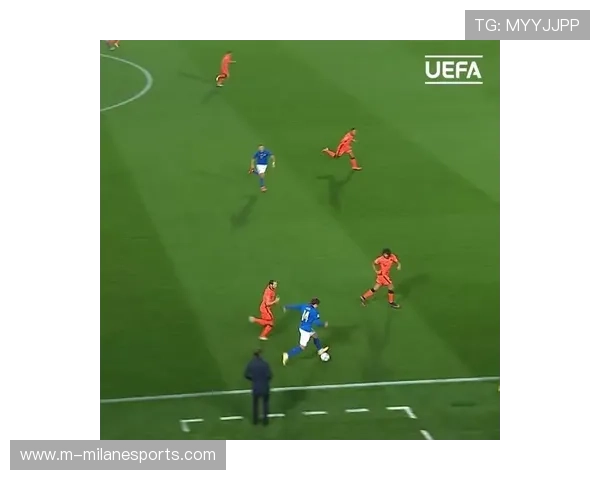 足球编年史大白盒球星卡全景回顾 球场传奇人物与历史瞬间的完美呈现